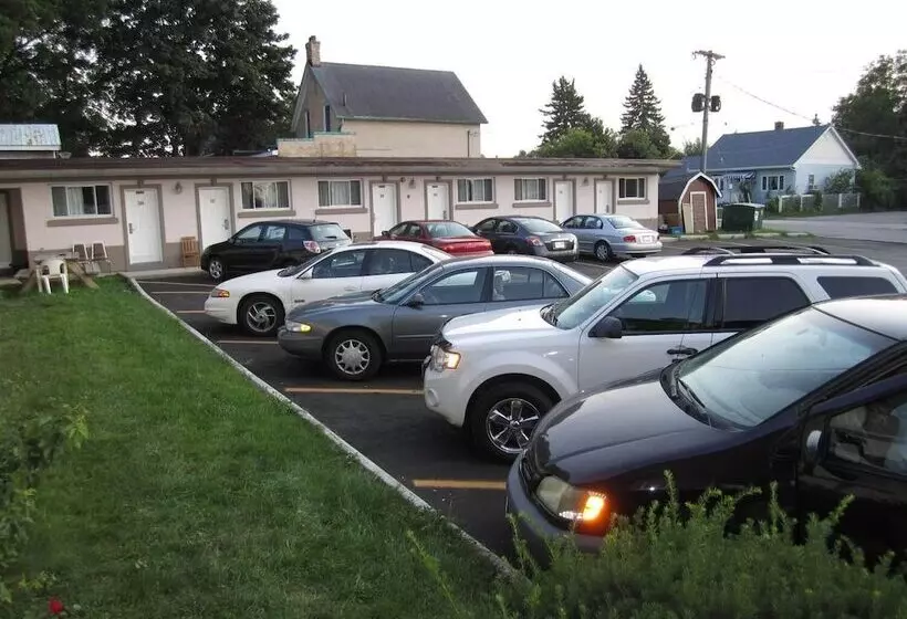 Canadiana Motel