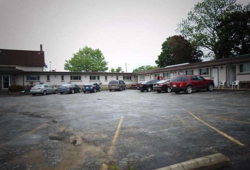 Canadiana Motel