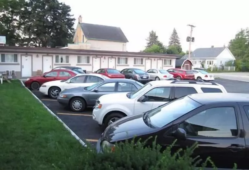 Canadiana Motel