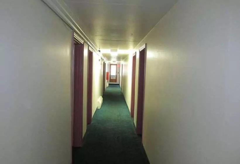 Canadiana Motel