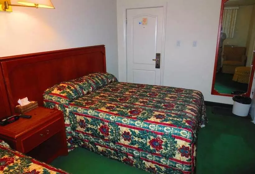 Canadiana Motel