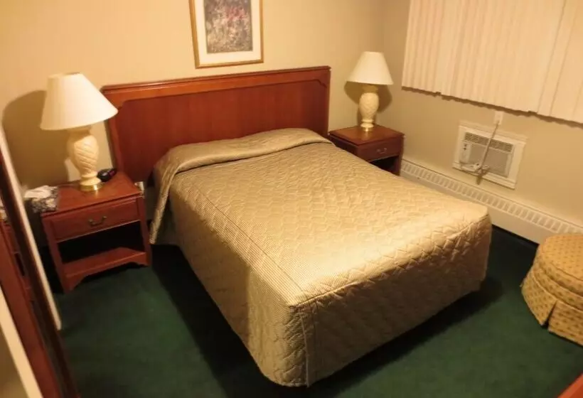 Canadiana Motel