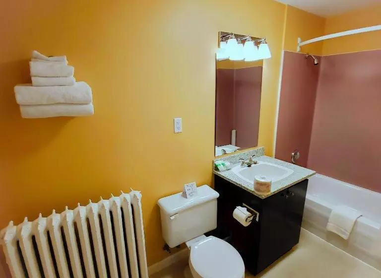 James Bay Inn Hotel, Suites & Cottage