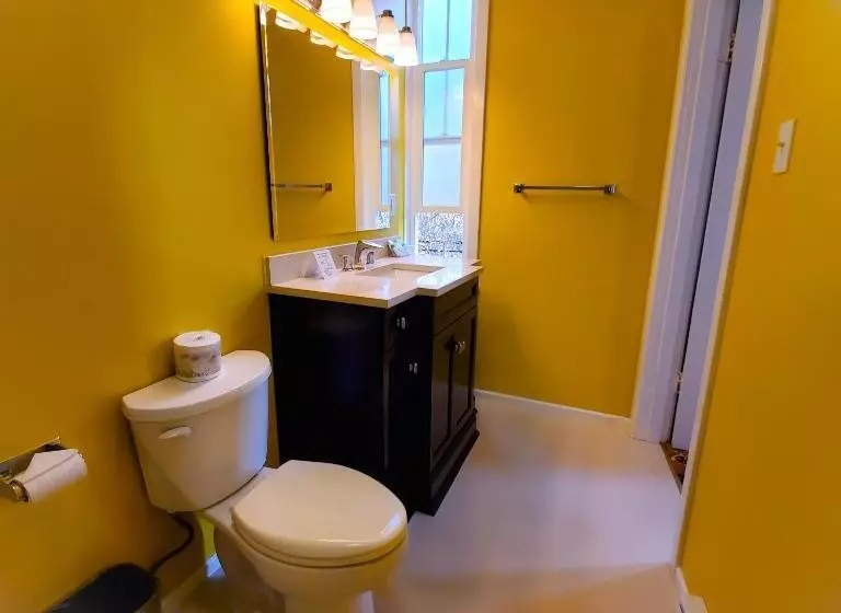 James Bay Inn Hotel, Suites & Cottage