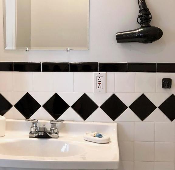 Mahogany Manor Bed & Breakfast