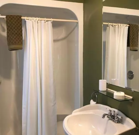 Mahogany Manor Bed & Breakfast