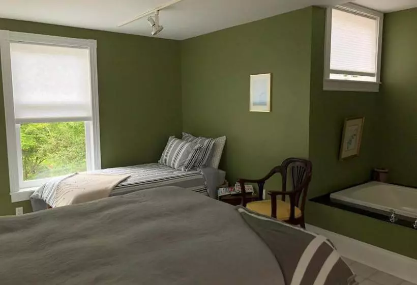 Mahogany Manor Bed & Breakfast
