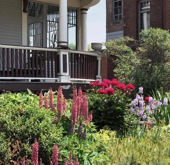 Mahogany Manor Bed & Breakfast