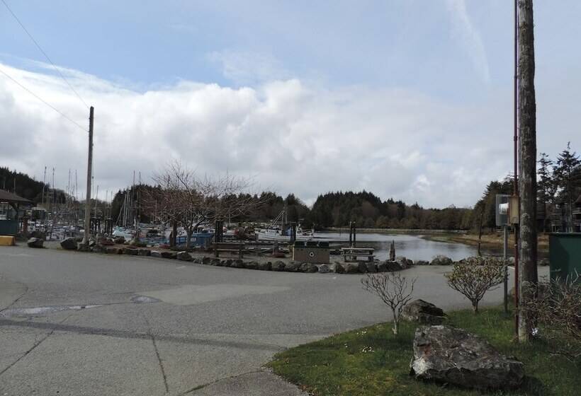 Motel Bayshore Waterfront Inn