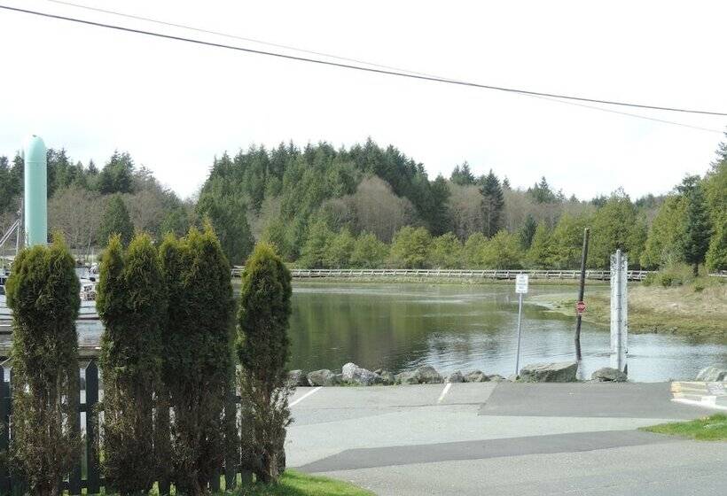 Motel Bayshore Waterfront Inn