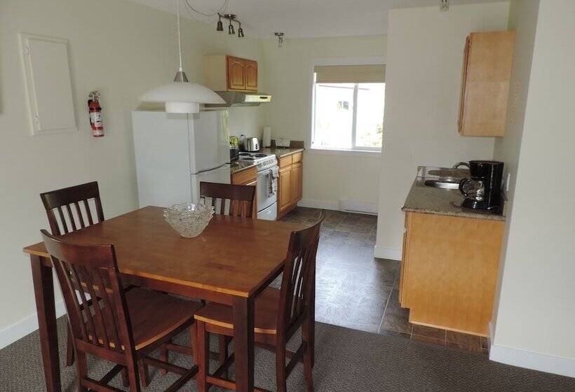 Motel Bayshore Waterfront Inn