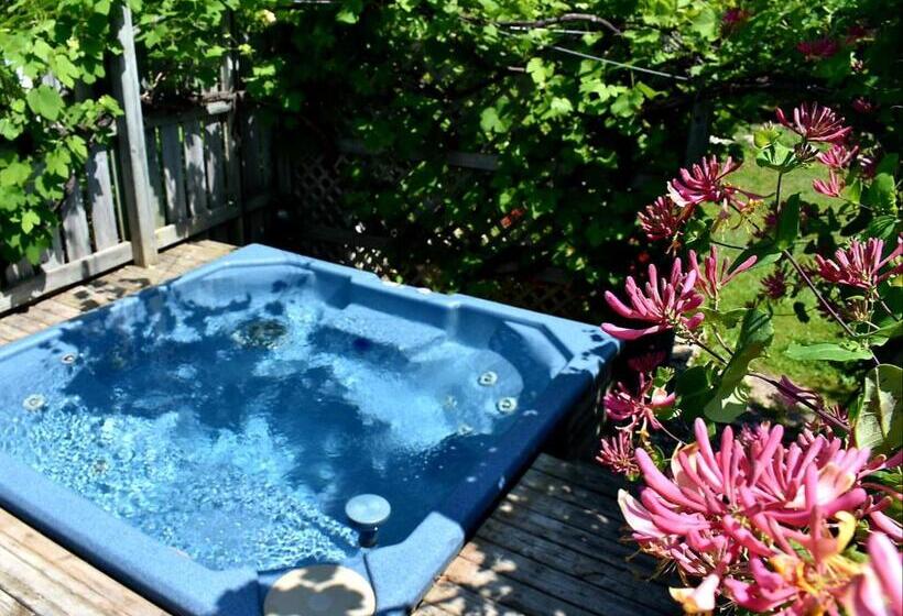 リゾートホテル Seascape Coastal Retreat   Adults Only   Hot Tubs