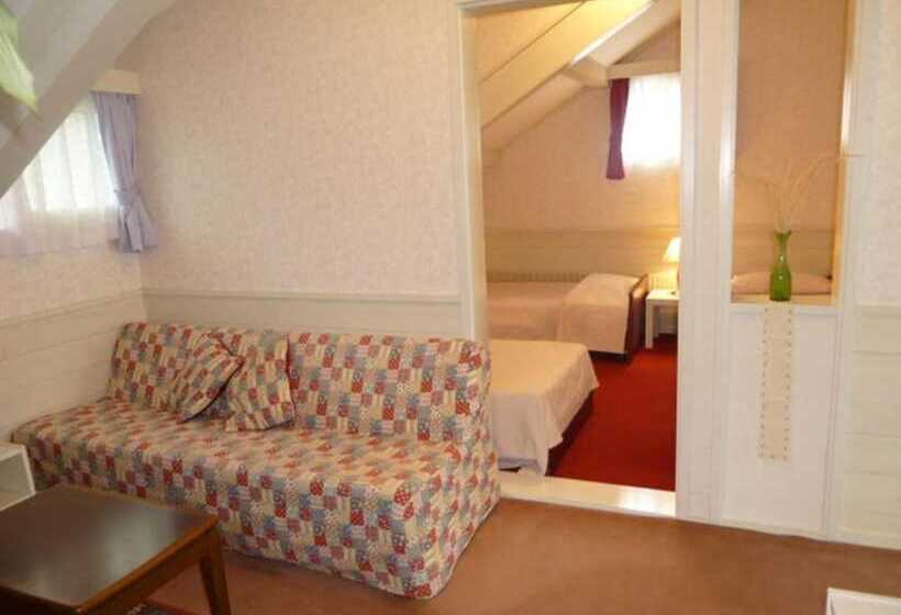 تختخواب و صبحانه St Village