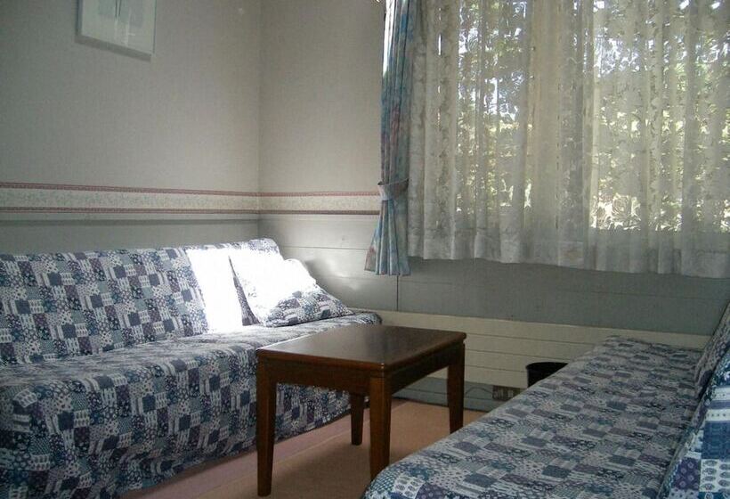 تختخواب و صبحانه St Village