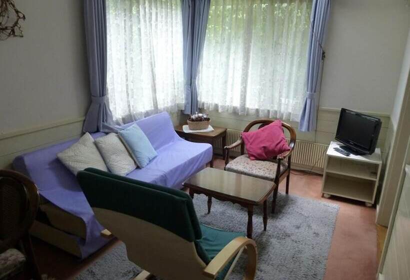 تختخواب و صبحانه St Village