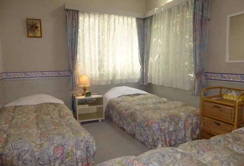 تختخواب و صبحانه St Village