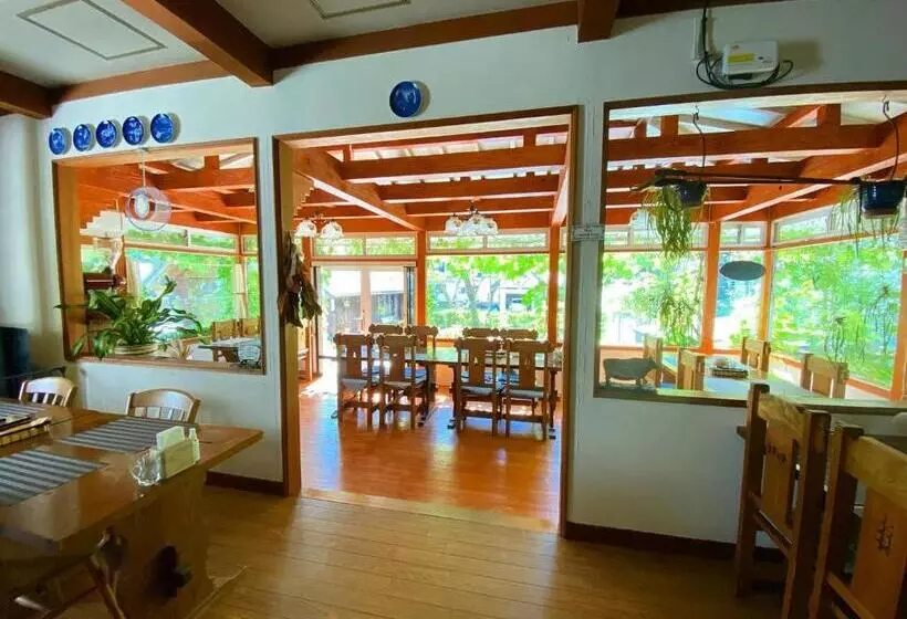 تختخواب و صبحانه Hakuba Pension & Log Hotel Meteor