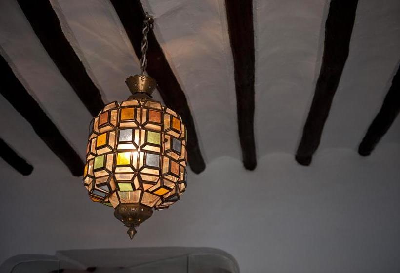 Отель Almohalla 51