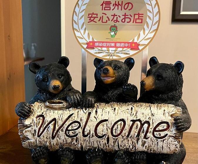 Hotelli Bears Den Mountain Lodge