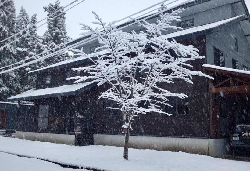 Hotelli Bears Den Mountain Lodge