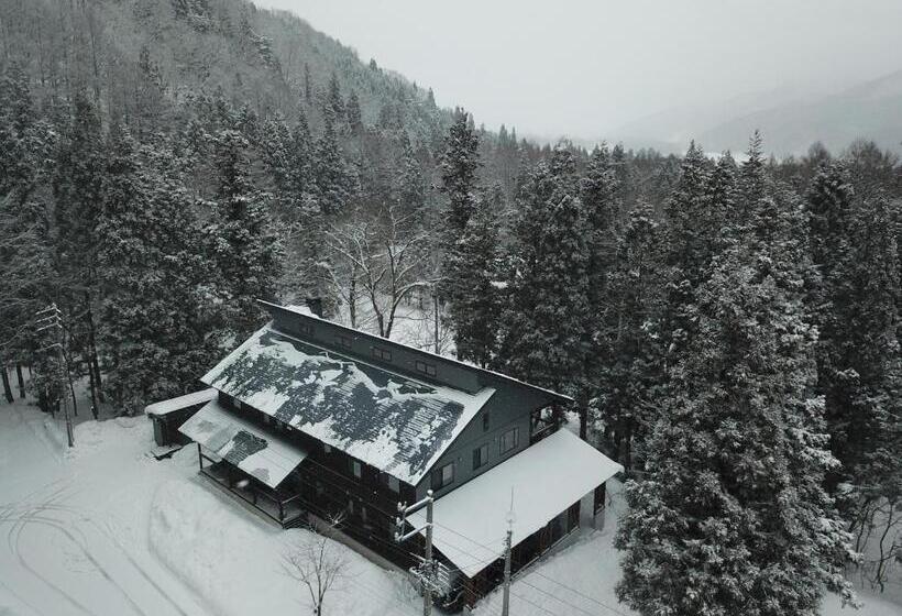 Hotelli Bears Den Mountain Lodge