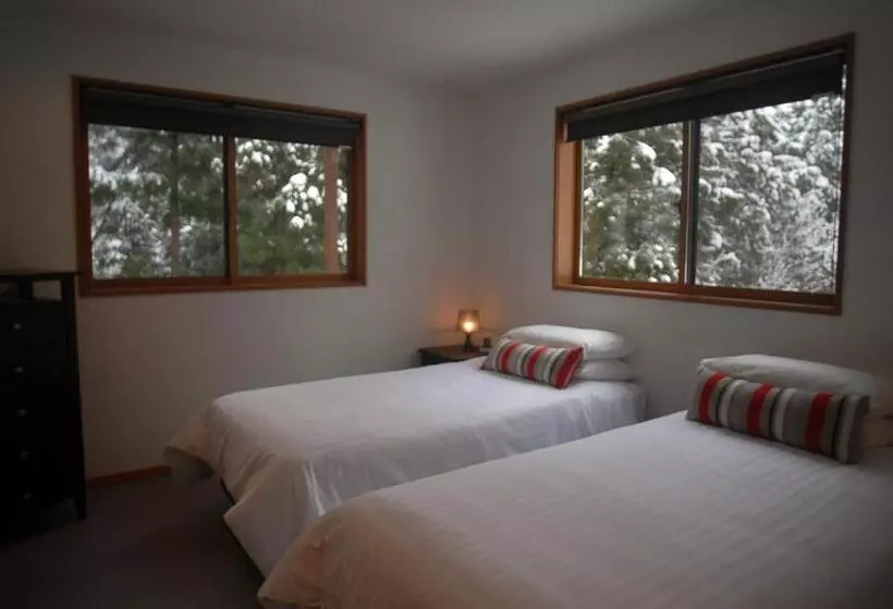 هتل Bears Den Mountain Lodge
