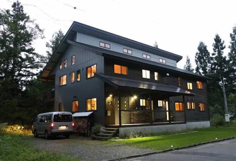 Hotelli Bears Den Mountain Lodge