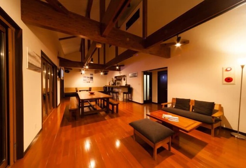 Hotelli Bears Den Mountain Lodge