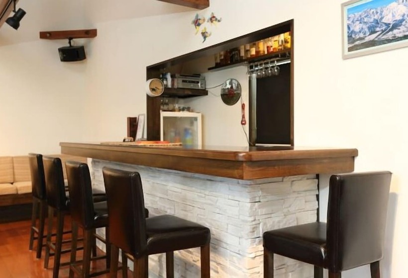 Hotelli Bears Den Mountain Lodge