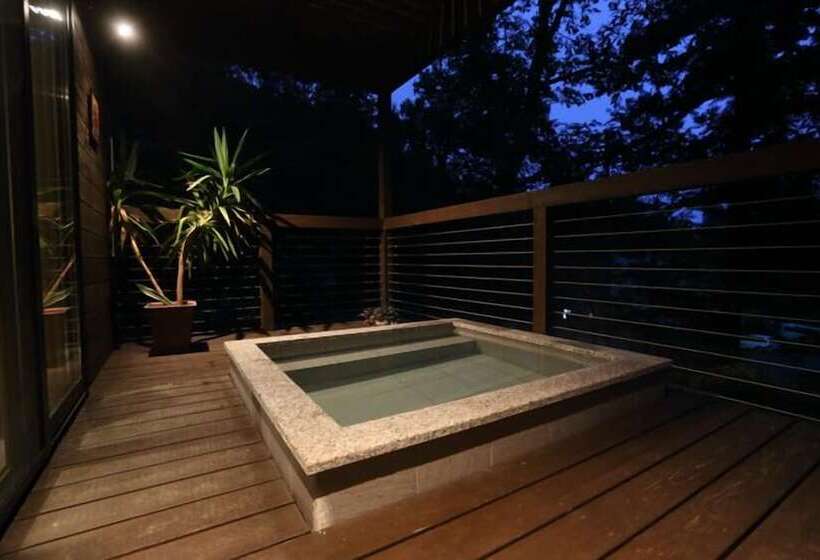 Hotelli Bears Den Mountain Lodge