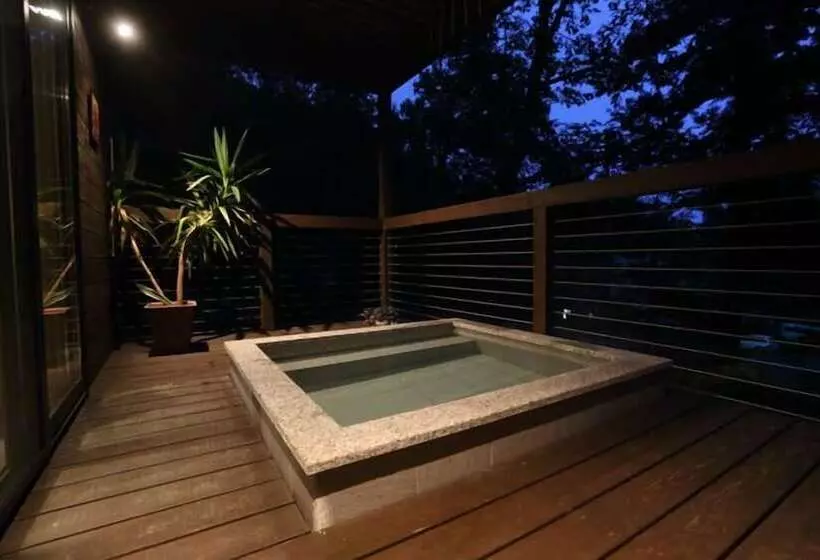 هتل Bears Den Mountain Lodge