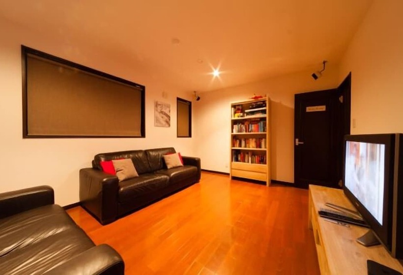 Hotelli Bears Den Mountain Lodge