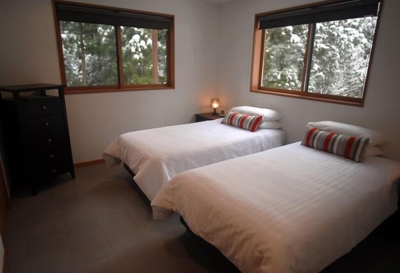 Hotelli Bears Den Mountain Lodge