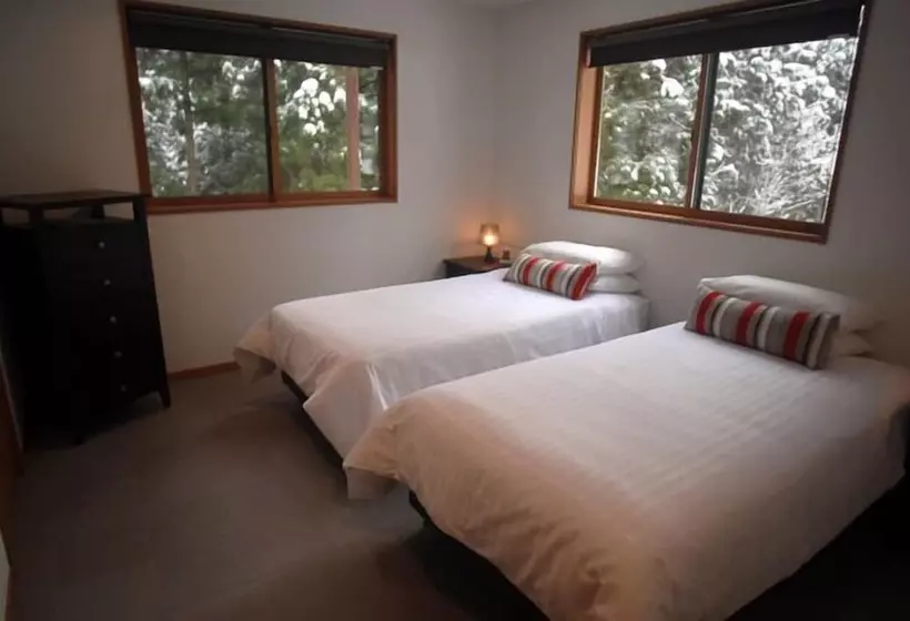 هتل Bears Den Mountain Lodge