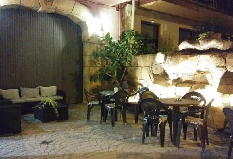 Hotel Hostal Sant Roc