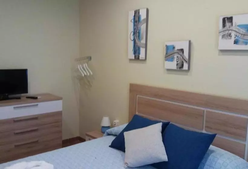 Hotel Hostal Sant Roc