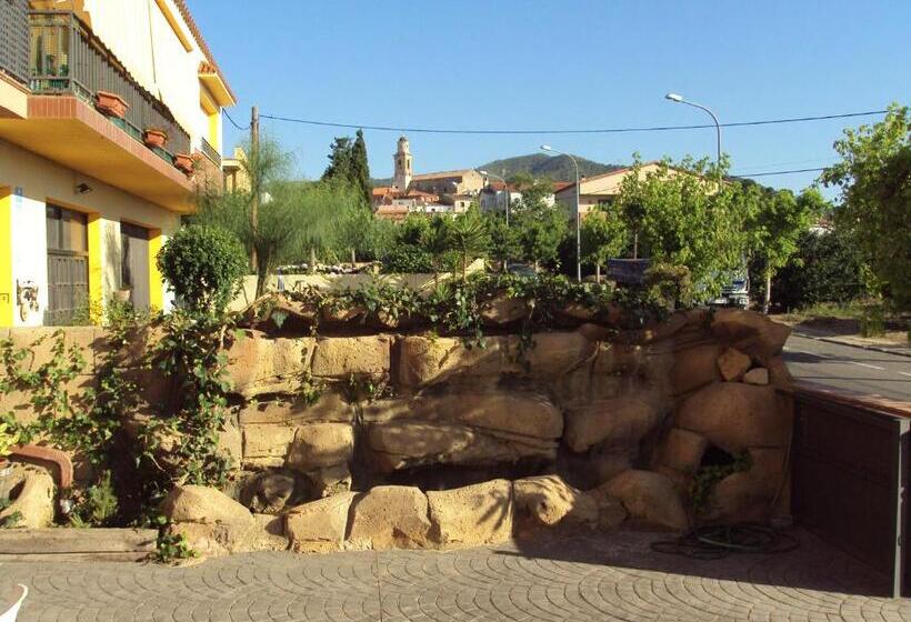 هتل Hostal Sant Roc