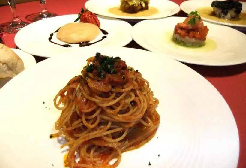 Hotelli Pension And Restaurant La Collina