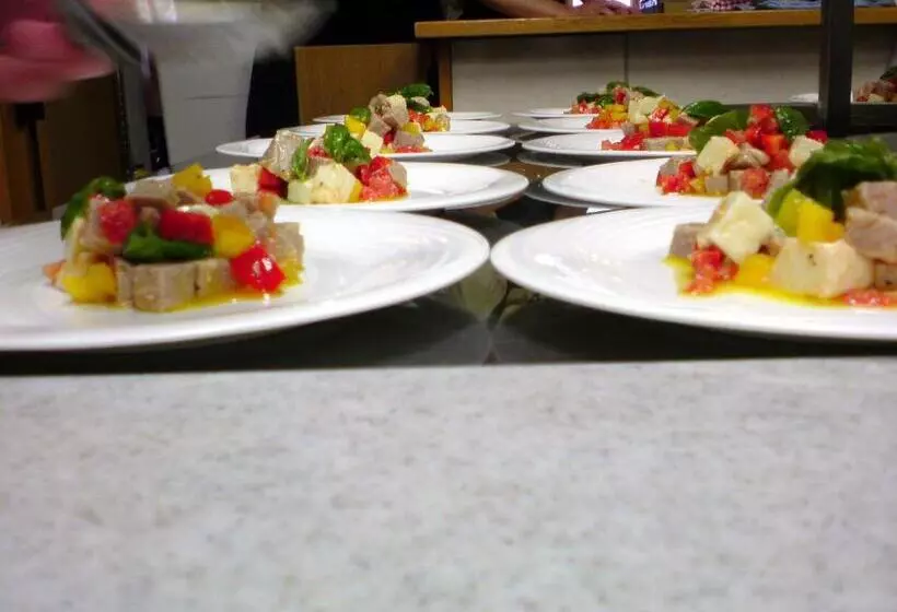 Hotelli Pension And Restaurant La Collina