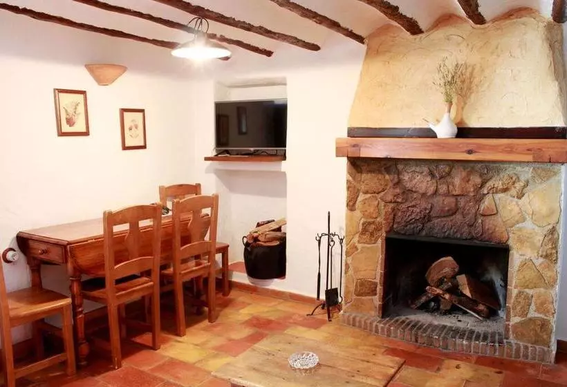استراحتگاه Caserio Inazares   Montaña, Chimenea, Nieve, Barbacoa