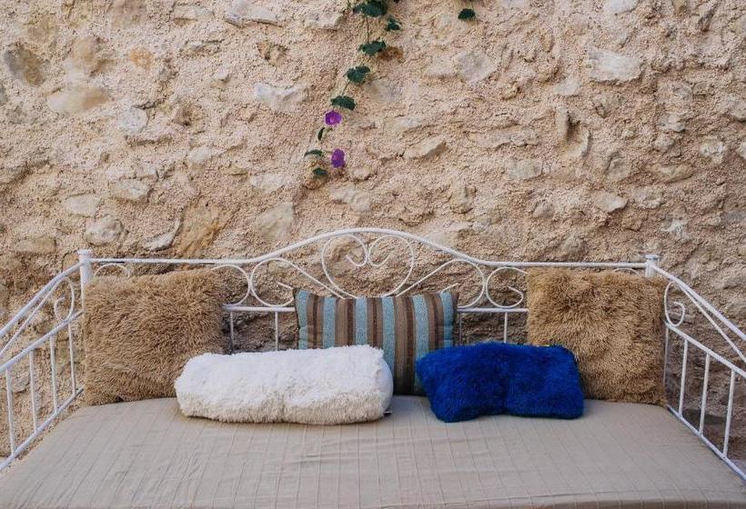 تختخواب و صبحانه Can Solaies