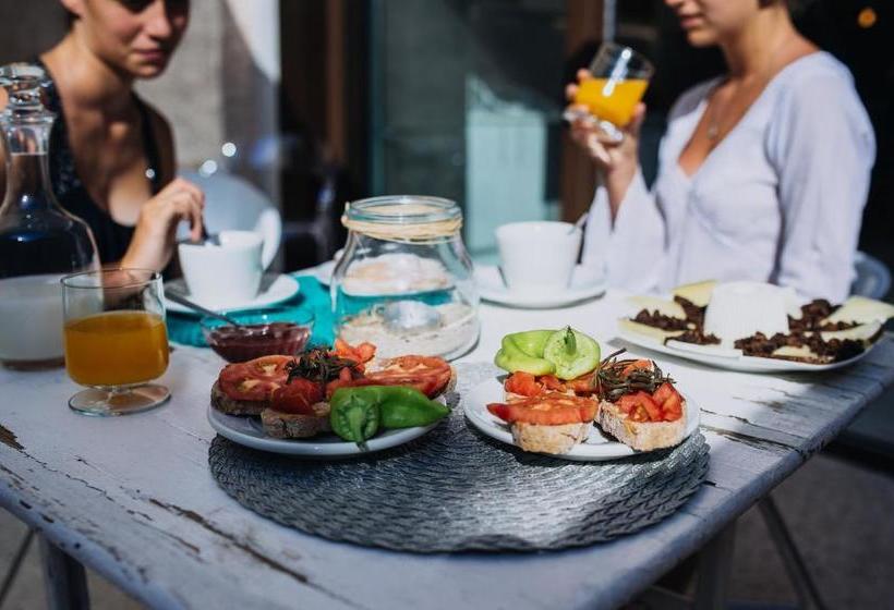 تختخواب و صبحانه Can Solaies