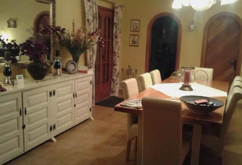 Casa Roble B&b