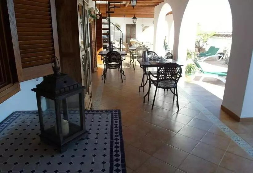 Casa Roble B&b