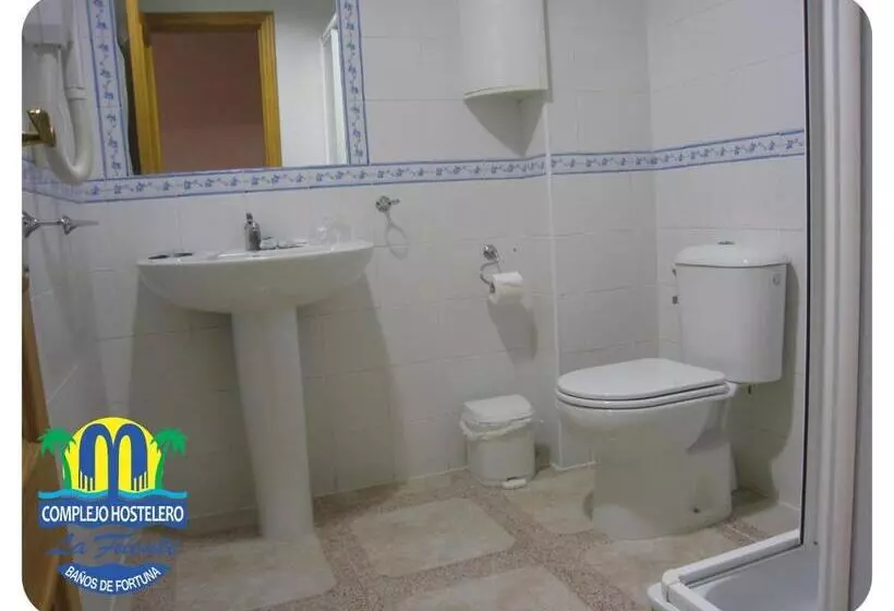 هتل Complejo Hostelero La Fuente