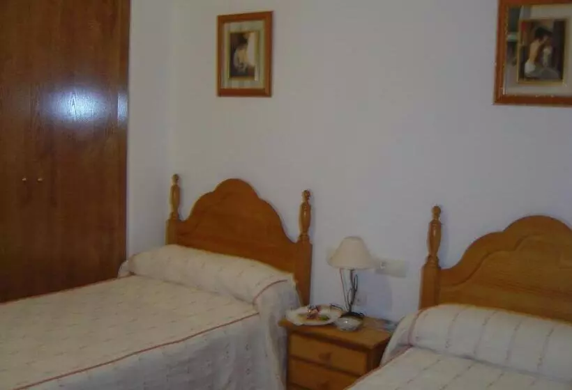 ホテル Hostal D´ernes