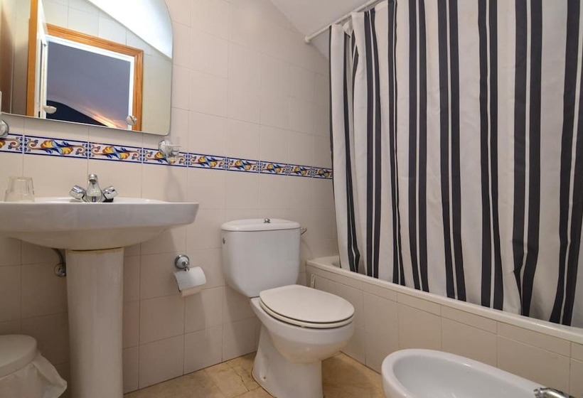 هتل Hostería El Bodegón De Gredos