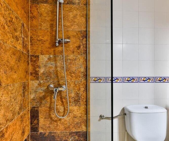 هتل Hostería El Bodegón De Gredos