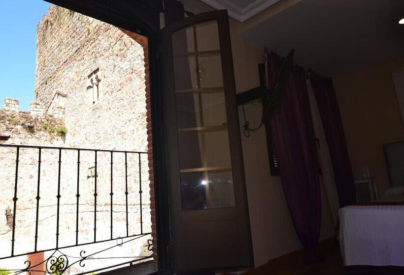 هتل Hostería El Bodegón De Gredos