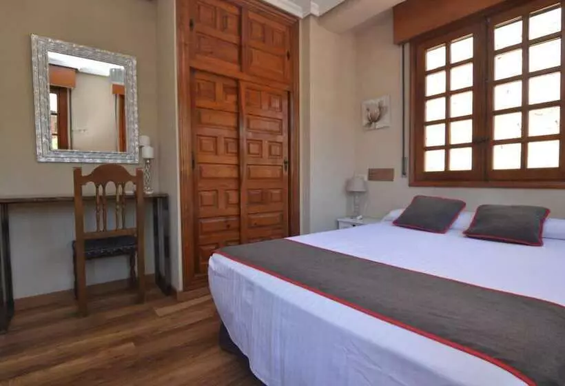 هتل Hostería El Bodegón De Gredos